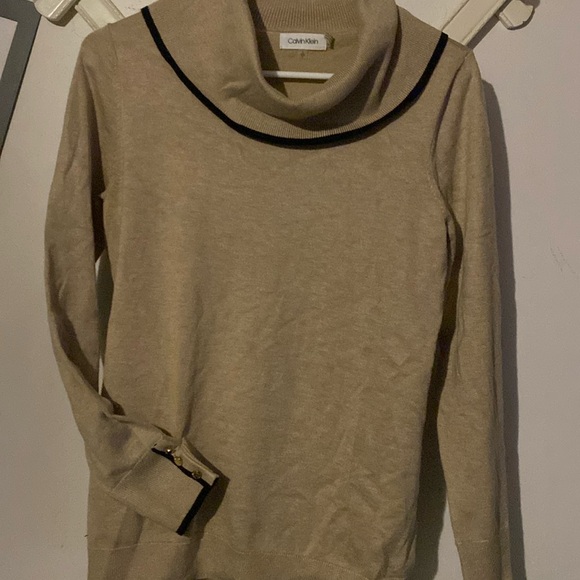 Calvin Klein Sweater - Picture 2 of 6